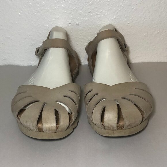 WANDA PANDA Sandal Women's Size US9 EU41 Neutral Closed Toe Perforated Design - Picture 2 of 13